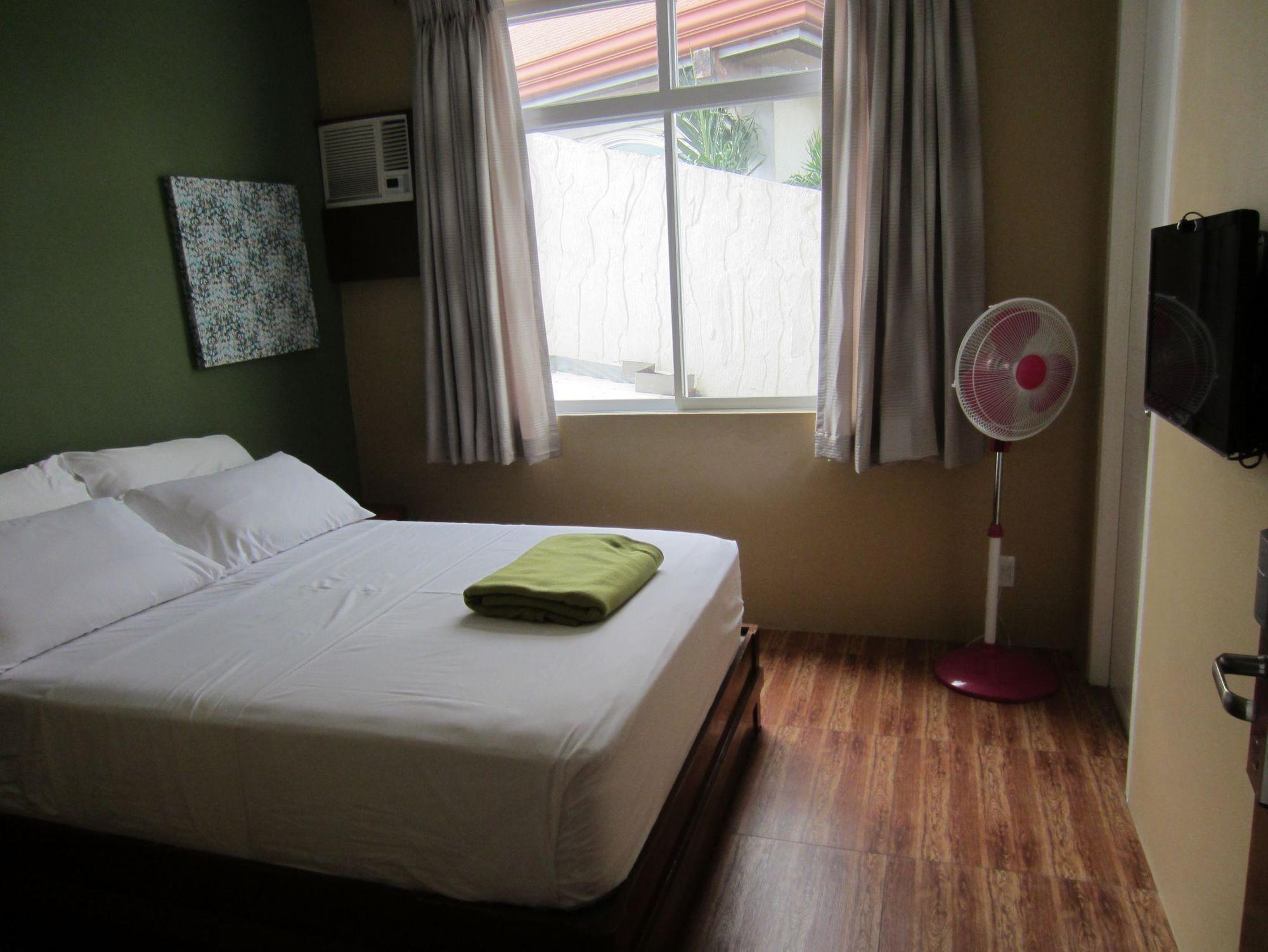 Purple Tree Bed & Breakfast Paranaque City Exterior photo