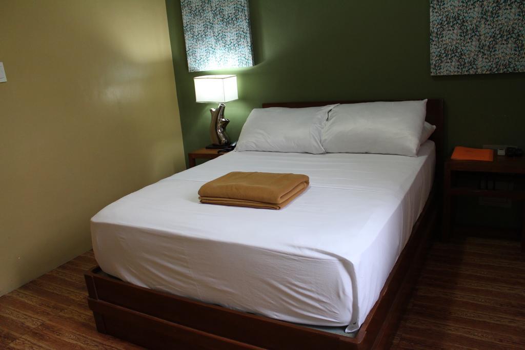 Purple Tree Bed & Breakfast Paranaque City Exterior photo